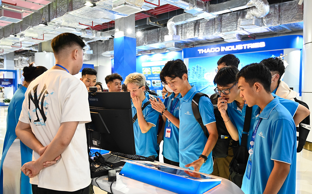 Nhờ hệ sinh thái Viện - Trường - Doanh nghiệp, sinh viên CMC được tiếp cận với các công nghệ mới nhất